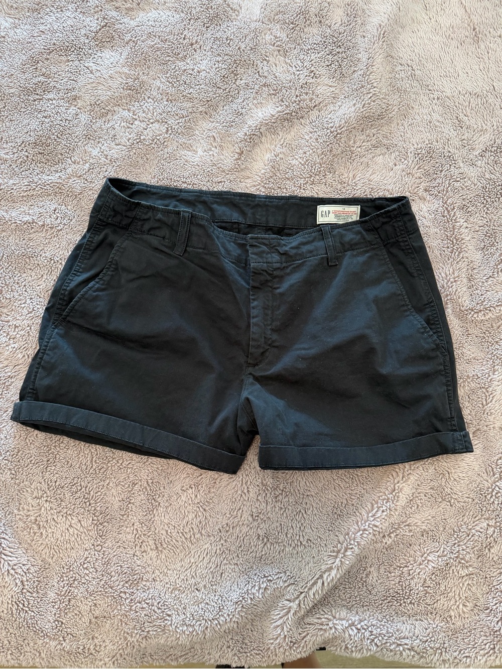 GAP Women's Black 4” Khaki Rolled-Hem Chino Shorts